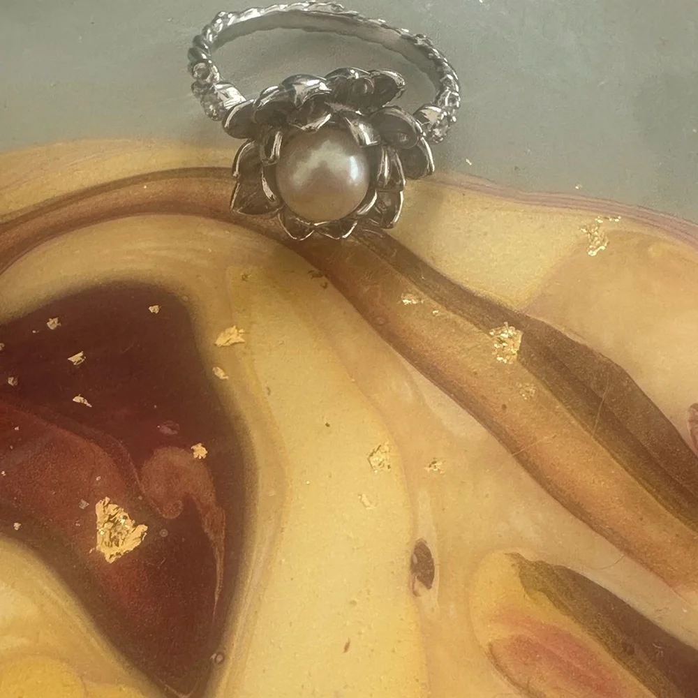 Disney x RockLove “Princess Tiana” Sterling Silver and Pearl Ring, SIZE 8 - Picture 3 of 6